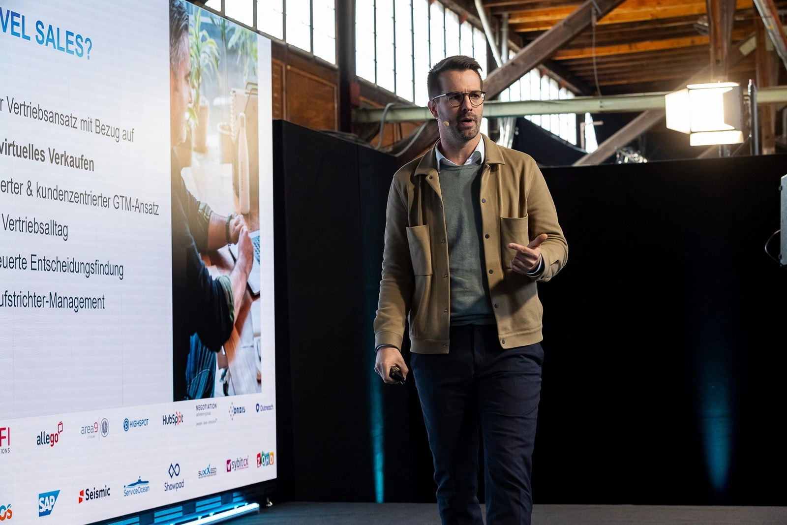 Bannerbild_Chris_at_Sales_Summit_2023